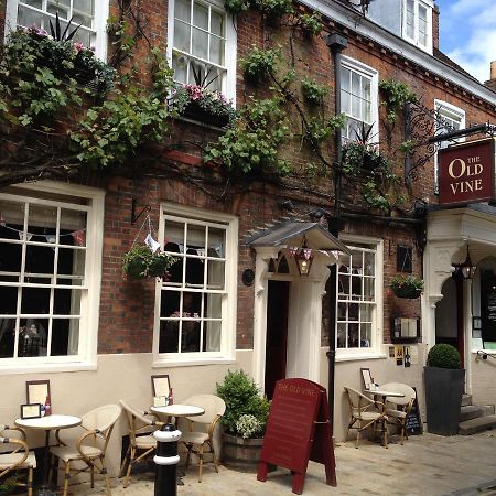 The Old Vine Hotel วินเชสเตอร์ ภายนอก รูปภาพ