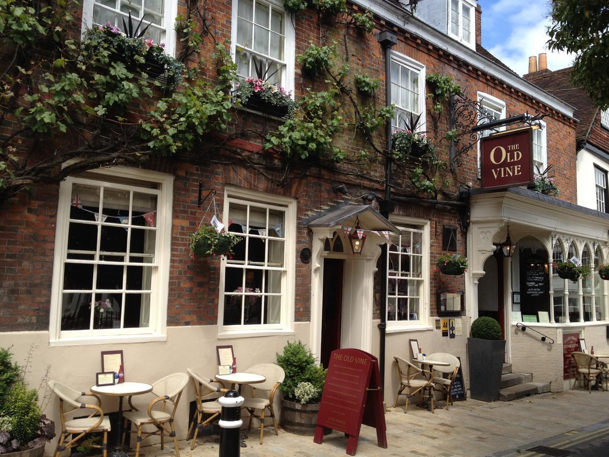 The Old Vine Hotel วินเชสเตอร์ ภายนอก รูปภาพ